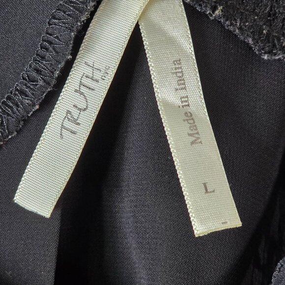 Black Sheer Lace Trim Sleeveless Button-Down Top - Picture 6 of 7